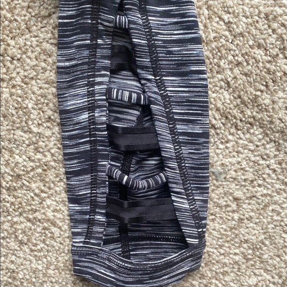 Zella Monochrome Striped Leggings - Picture 3 of 6